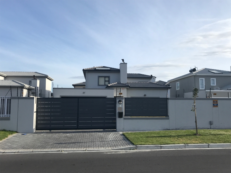 To Let 4 Bedroom Property for Rent in Parklands North Western Cape
